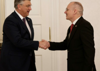 Hasani vizitë zyrtare në Kroaci, takohet me kryeministrin Plenkovic