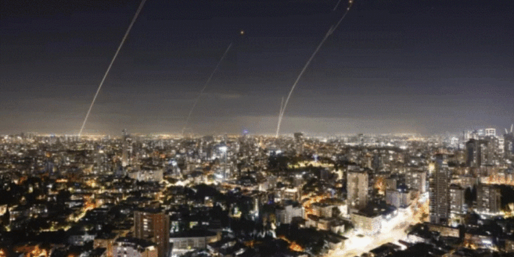 Irani nis sulmin hakmarrës ndaj Izraelit