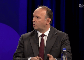 Gashi: Ahmeti e Osmani s’kanë lënë derë diplomatike pa lobuar kundër Kosovës e Kurtit