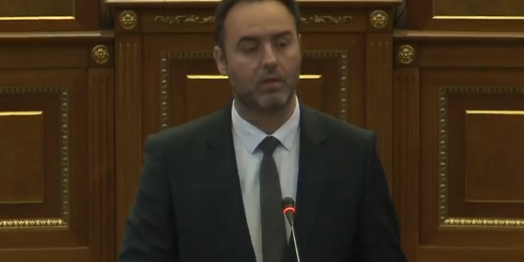 Konjufca: Shembja e gurit të kufirit me çizmet e komandantit Agim Ramadani e Sali Qekaj, ishte njëra nga ngjarjet më historike të luftës së UÇK-së