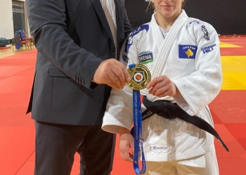 Kuka vlerëson Distrian, kritikon xhudistët e tjerë