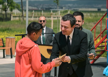 Banonin në qendra kolektive, 34 familje të komuniteteve joshumicë bëhen me banesa