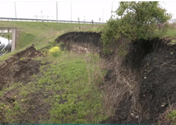 Rrëshqet dheu në magjistralen Prishtinë – Obiliq, ministria akuzohet për mosreagim