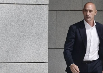 Arrestohet në aeroport, merret në pyetje ish-presidenti i RFEF Luis Rubiales mbi skandalin e Superkupës