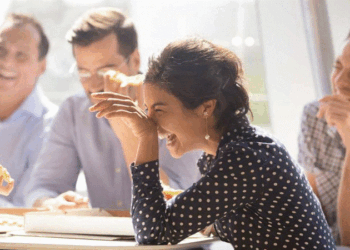 Njerëzit në vendin më të lumtur të botës kanë tri filozofi për punën