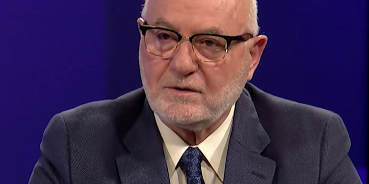 Ish-ambasadori Berisha: E komplimentoj Kurtin për vizitën në veri, po ecë me hapa të matur për ta shtrirë sovranitetin