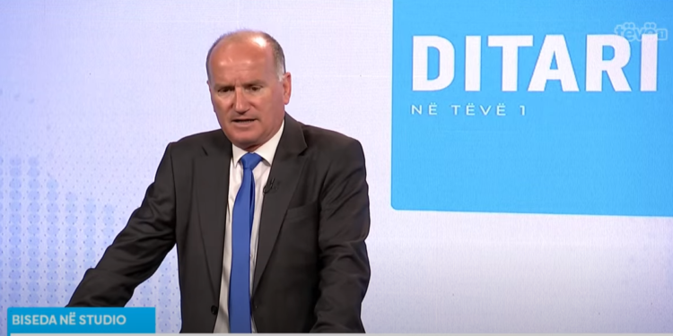 Çollaku thotë se Franca i “bllokoi” aeroplanët për Serbinë si pasojë e situatës në veri