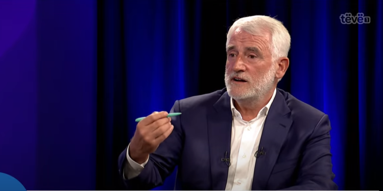 Thaçi thotë se Kurti po ndërhyn në Maqedoni për shkak të vendimeve të vështira për Kosovën