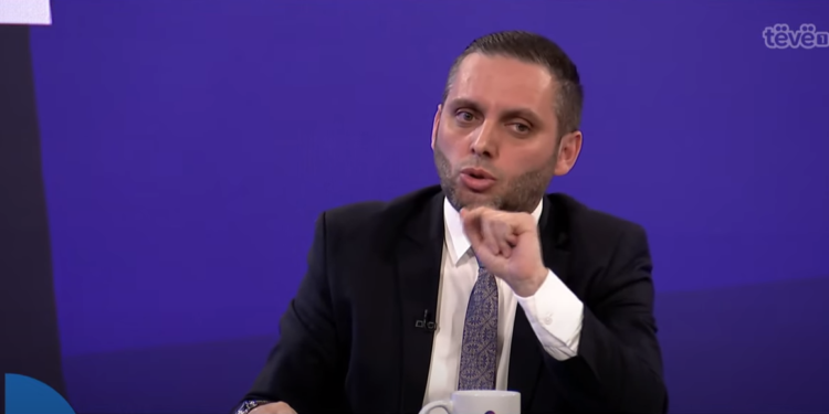 Klinaku: Nuk bëhet mbrojtja e gruas prej grave duke i sulmu burrat