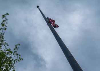 Hovenier: Sot qëndrojmë me popullin e Kosovës në shënimin e ditës kombëtare të zisë