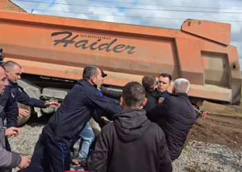 Arrestohen tre persona në protestën kundër punimeve të rrugës Prishtinë – Pejë