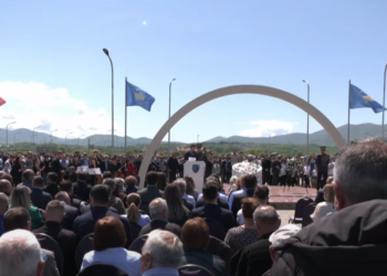 Në 25-vjetorin e masakrës së Mejës, bëhet thirrje për presion më të madh ndaj Beogradit