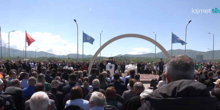 Në 25-vjetorin e masakrës së Mejës, bëhet thirrje për presion më të madh ndaj Beogradit