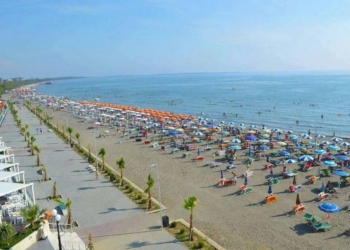 Fillon plazhi në Durrës e Shëngjin