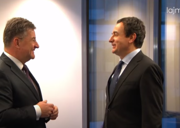 Pushteti i gëzohet largimit të Lajçakut, opozita kërkon edhe largimin e Kurtit