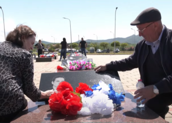 Rrëfimi i prindërve që humbën djalin 25 vjeç në masakrën e Mejës