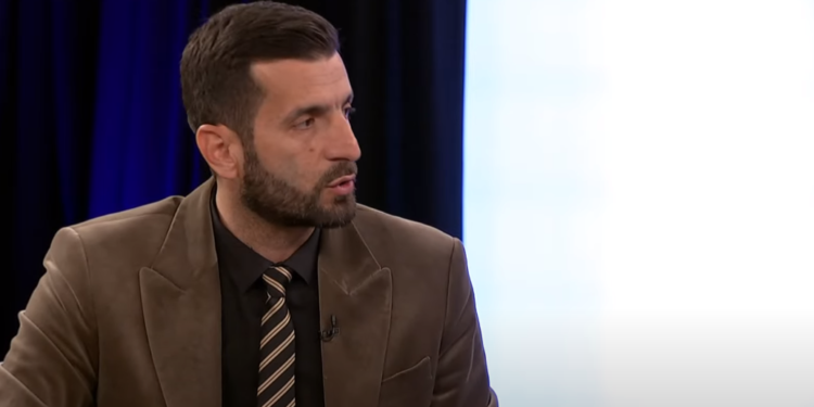 Demhasaj: Çështja e pasaportave, më e rrezikshme se dinari për sovranitetin e Kosovës