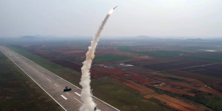 Koreja e Veriut e teston një raketë balistike, thotë Koreja e Jugut