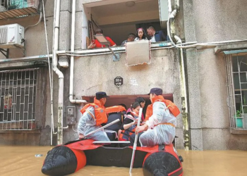 Dhjetëra mijëra persona të evakuuar nga përmbytjet masive në Kinë