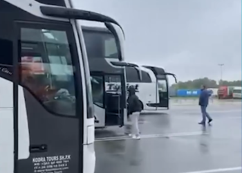 “Kanë marrë nga dy udhëtarë dhe përfaqësuesit e autobusëve peng” – Berisha tregon për maltretimin që po ju bëhet kosovarëve në Serbi