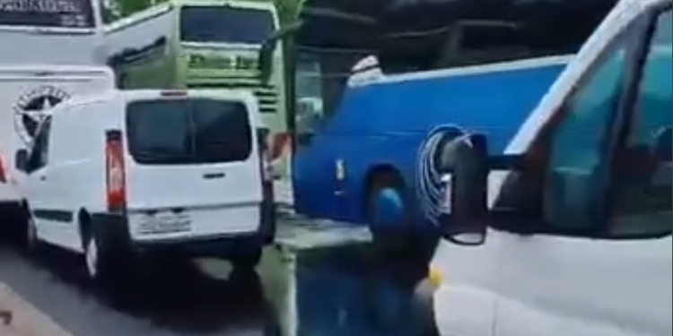 “Barileva” konfirmon se udhëtarët e saj janë mirë: Po ndalohet çdo automjet me targa të Kosovës