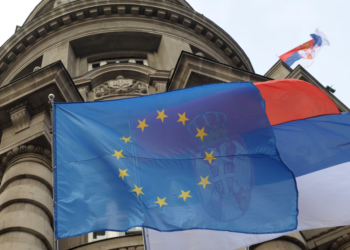 BE-ja zyrtarisht kushtëzon integrimin e Serbisë me normalizimin e raporteve me Kosovën