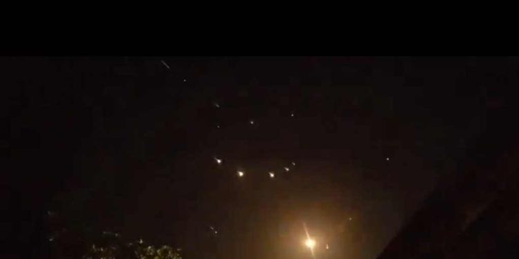 Izraeli rrëzon disa dronë të lëshuar nga Irani