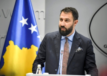 Ministri Krasniqi uron komunitetin rom në ditën e tyre