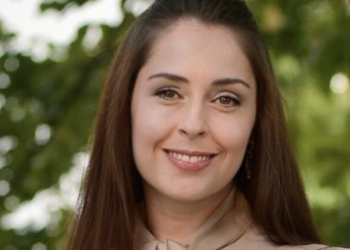 Elia Zaharia rikthehet në teatër