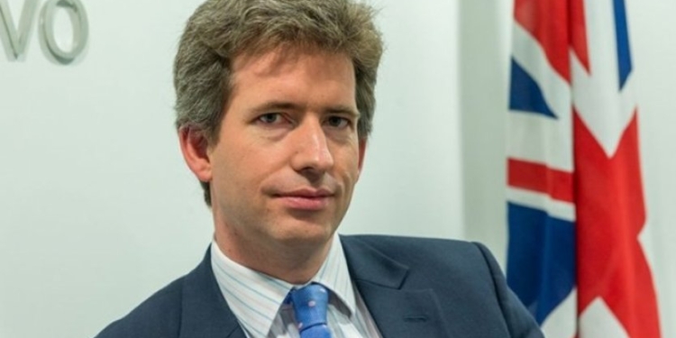 Ambasadori britanik në Beograd thotë se Asociacioni duhet të formohet sa më shpejt