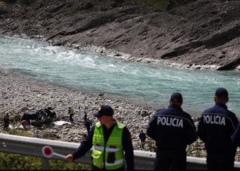 Aksidenti me emigrantët në Shqipëri ndez polemika për trafikimin me njerëz