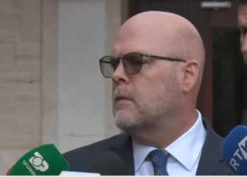 Hovenier i shqetësuar me ndalimin e policëve në Serbi, kërkon zbatimin e marrëveshjeve të arritura në dialog