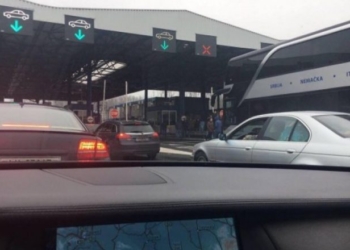 Serbia bllokon rreth 300 qytetarë shqiptarë në kufirin Serbi – Kroaci