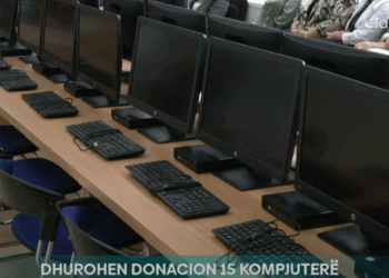 Shkollës “Emin Duraku” në Prishtinë i dhurohen donacion prej 15 kompjuterëve