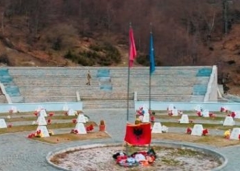 Osmani sot bën homazhe në Kompleksin Memorial në Koshare