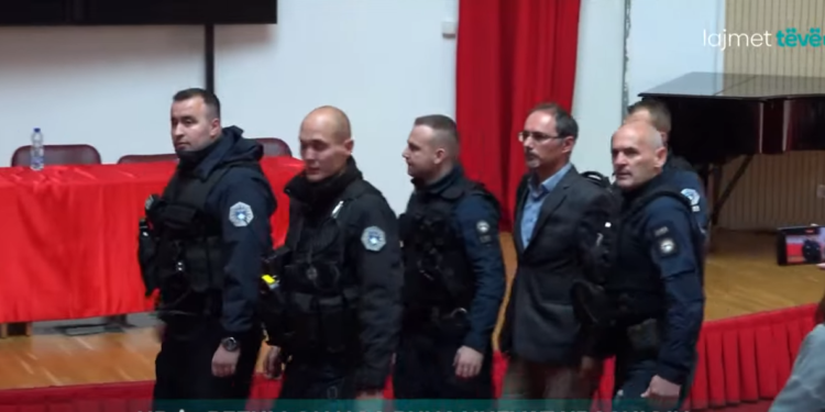 UP-ja pezullon nga puna Xhevat Krasniqin