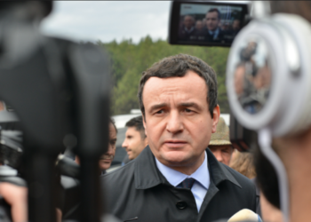 Kurti nderon të rënët në Koshare dhe Kaçanik