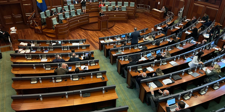 Opozita lëshon sallën, shkak raporti i DASH e marrëveshjet ndërkombëtare
