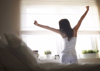 Tri zakone të mëngjesit që përmirësojnë punën dhe lumturinë tuaj