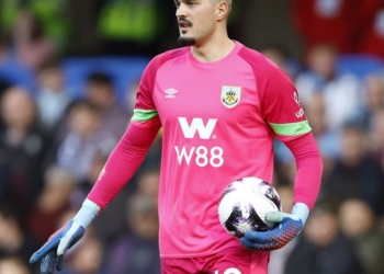 Portieri Muriq sërish në formacionin e javës në Angli