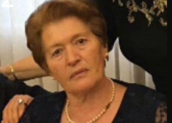 Vdes nëna e Edmond Lajqit, të dyshuarit për vrasjen e gruas së tij në Pejë