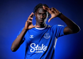 Evertoni i cakton çmimin Onanas