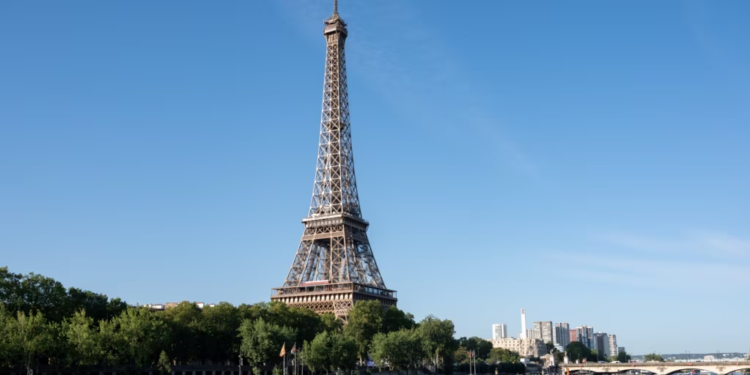 Policia në Paris thotë se po e fiton luftën kundër krimit afër Kullës Eiffel