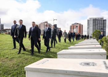 Kurti bën homazhe në Ditën e Dëshmorëve të Prishtinës