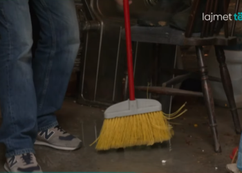 Qytetarit i depërton uji brenda shtëpisë nga punimet, Komuna pritet të dal me konstatime