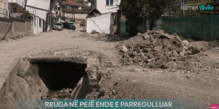 10 muaj nga vërshimet, rruga në Pejë ende e pa rregulluar
