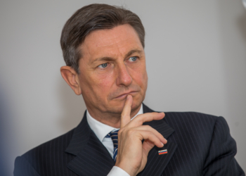 Pahor po përgatit draft për dialogun Kosovë – Serbi