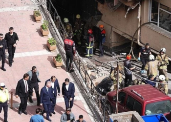 Vdesin 25 persona nga zjarri në Stamboll