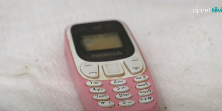 50 vjeçari nga Prishtina gëlltiti telefonin