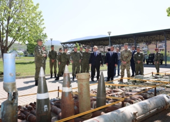 Ushtarët ukrainas certifikohen për deminim nga FSK-ja